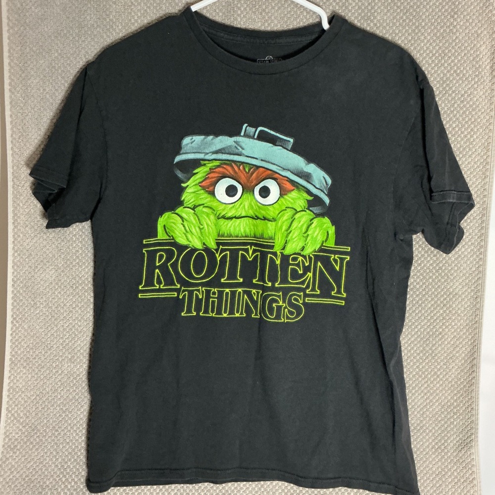 Sesame Street T-Shirt Mens M Black Rotten Things Oscar Stranger Things Men's Med